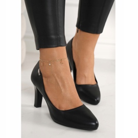 PJ1 Escarpins noirs classiques Eleanor sur un bar 3