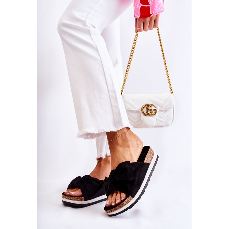 PS1 Pantoufles noires sur la plateforme So Comfy 2