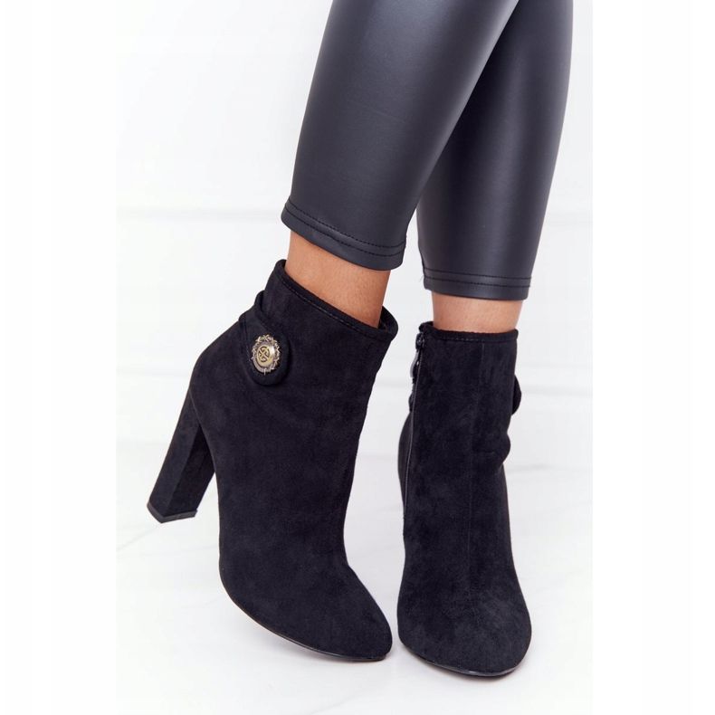 Bottes Classiques Sur Un Poteau Noir Lu Boo 1