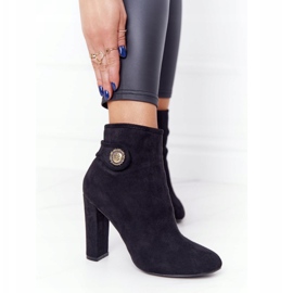 Bottes Classiques Sur Un Poteau Noir Lu Boo le noir 2