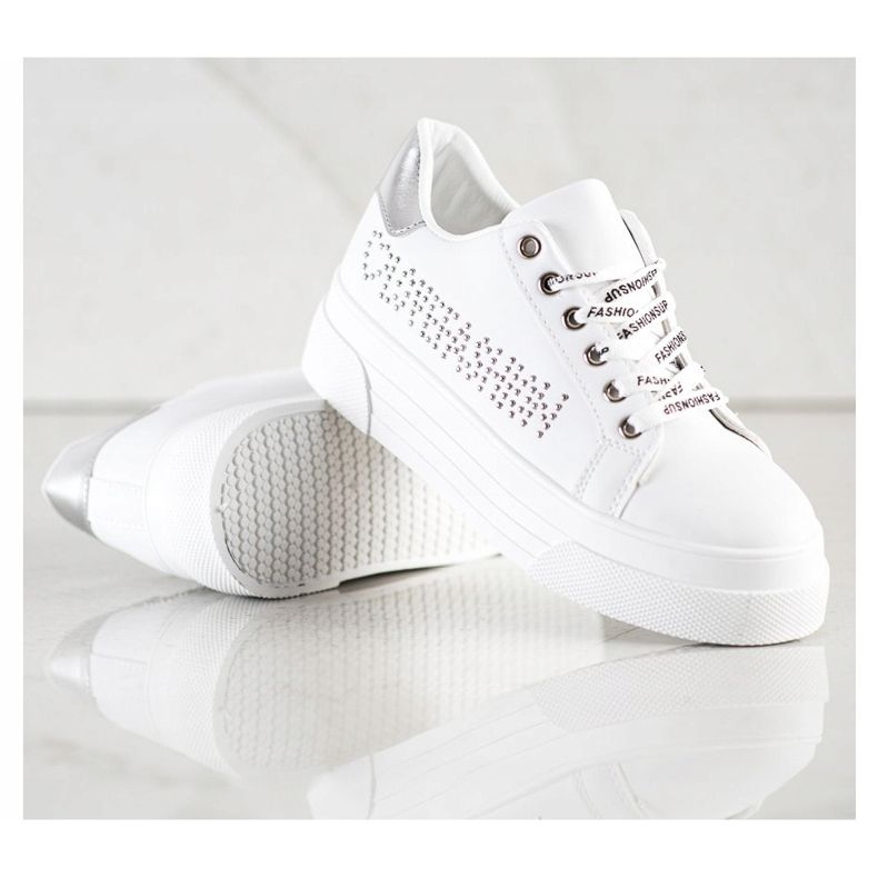 SHELOVET Baskets blanches sur la plateforme de mode 1 SHELOVET Baskets blanches sur la plateforme de mode 1