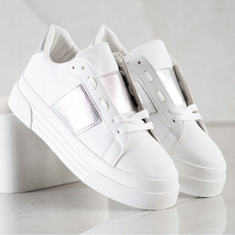SHELOVET Baskets avec cuir écologique sur la plate-forme blanc 2