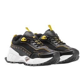 Les baskets de sport noires d'Ericka 1