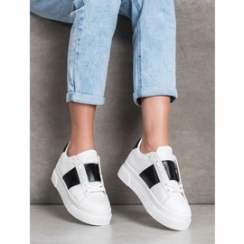 SHELOVET Baskets avec cuir écologique sur la plate-forme blanc 1