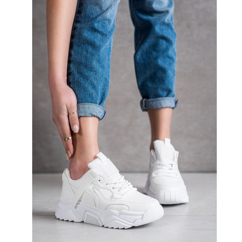 SHELOVET Des baskettes blanches 1