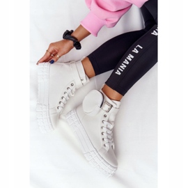 Sneakers pour femmes sur une plate-forme avec un pop-corn blanc de rein blanche 4