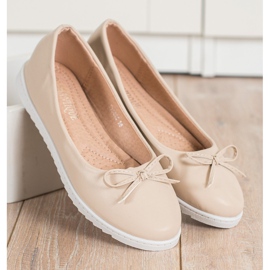 Diamantique Ballerines à la mode avec cuir écologique beige 1