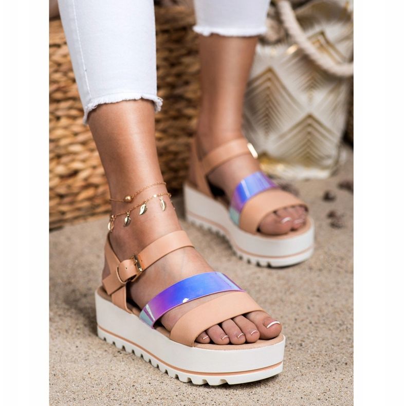 Weide Sandales sur la plate-forme avec effet Holo beige 1
