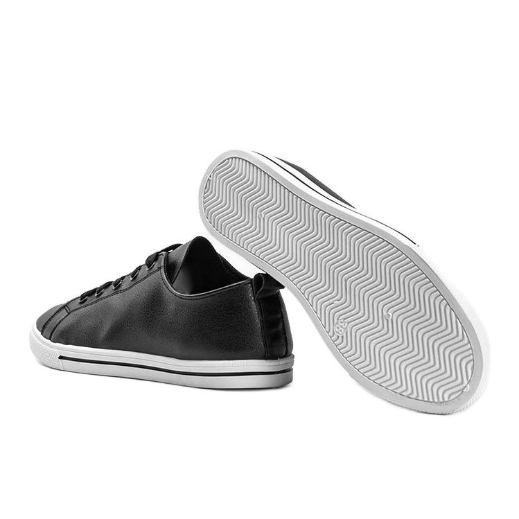 Baskets noires en cuir écologique de Joelle 1