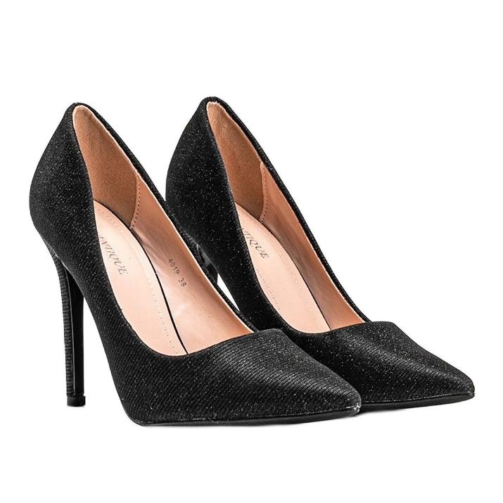 Escarpins noirs brillants sur le talon aiguille de Lily 1