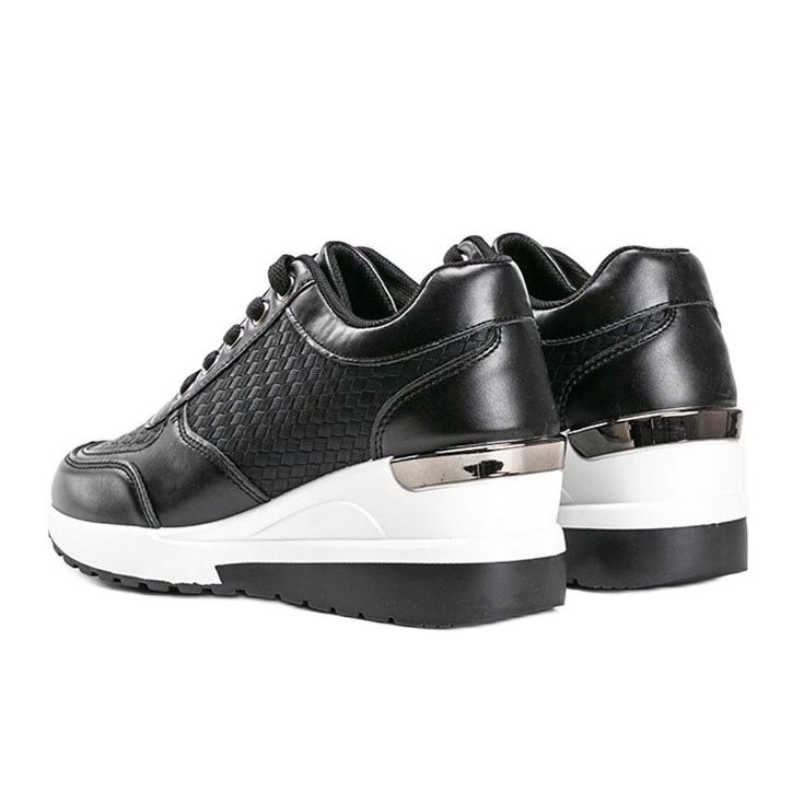 Baskets noires brillantes sur le coin Mara le noir 1