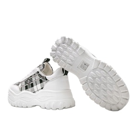 Baskets blanches pour femmes avec un damier verni à la mode Marlene 2