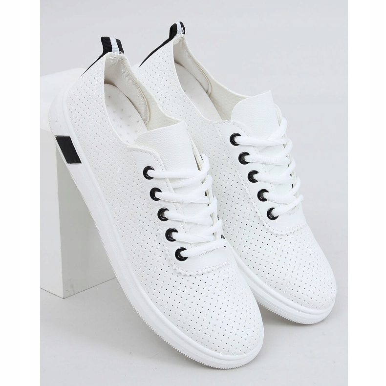 Baskets femme noires et blanches LA42 Black 1