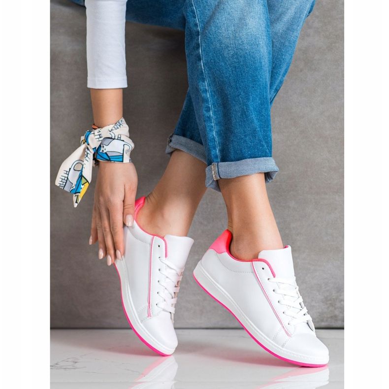 SHELOVET Baskets basses avec cuir écologique blanche rose 1