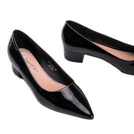 Escarpins noirs laqués sur un bloc Anabel le noir 2