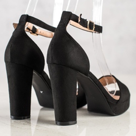 Weide Sandales noires sur un bar 1