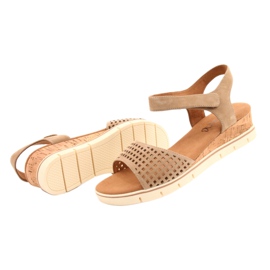 Sandales Caprice en cuir sur talon compensé 28710 beige 3