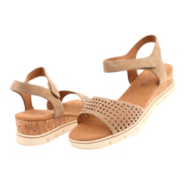 Sandales Caprice en cuir sur talon compensé 28710 beige 2