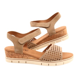 Sandales Caprice en cuir sur talon compensé 28710 beige 5