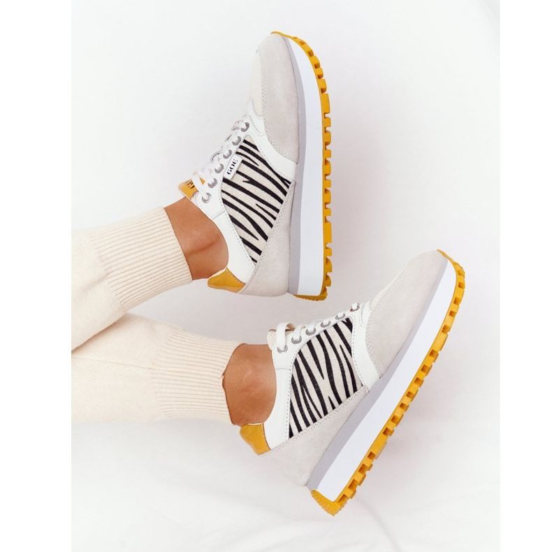 Chaussures de sport en cuir sur la plate-forme GOE HH2N4001 blanc-jaune 1