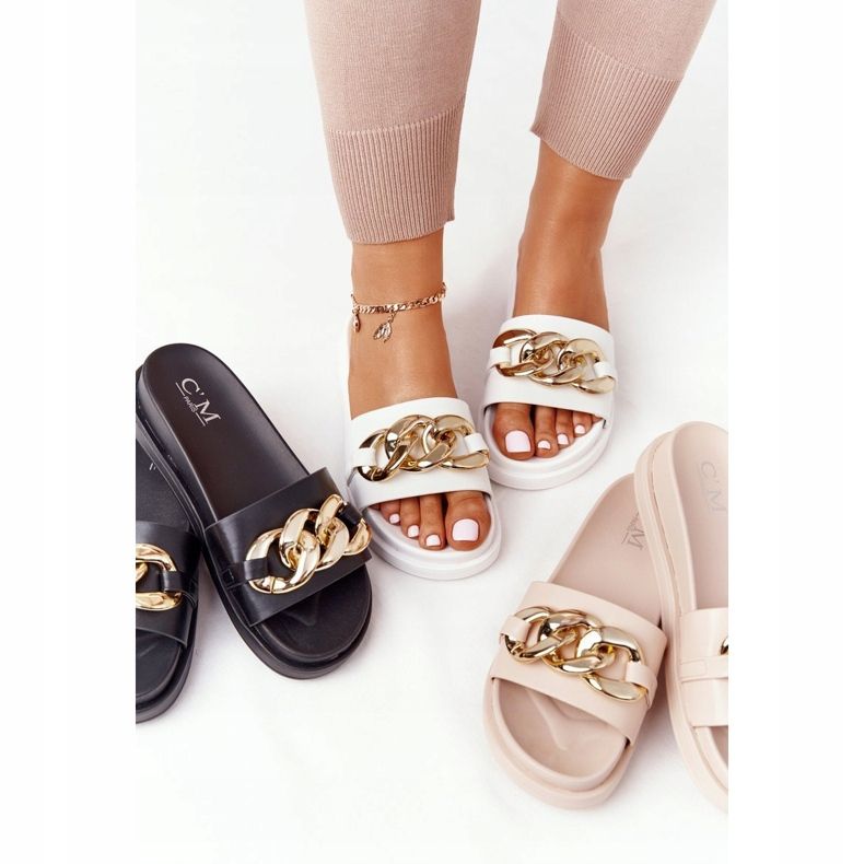 Pantoufles Sur La Plate-Forme Avec Une Chaîne Vacances Blanches d'or 1