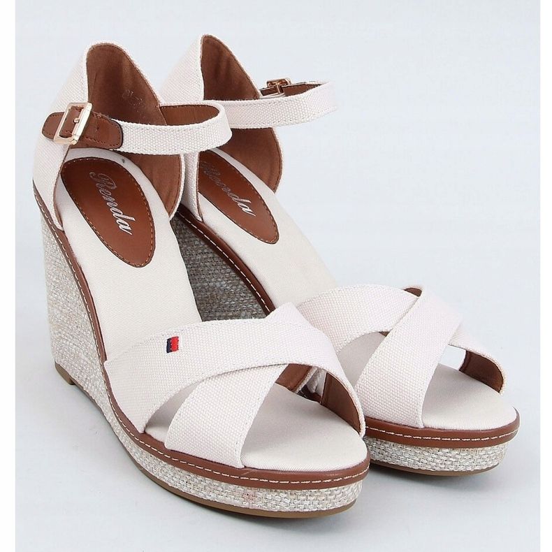Sandales sur un coin beige BL-70 Beige 1 Sandales sur un coin beige BL-70 Beige 1