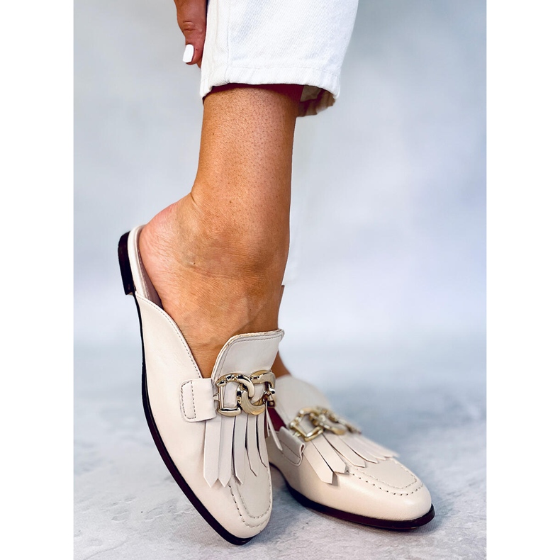 T501 Chaussons mocassins beige beige avec une chaîne 1 T501 Chaussons mocassins beige beige avec une chaîne 1