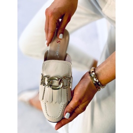 T501 Chaussons mocassins beige beige avec une chaîne 2 T501 Chaussons mocassins beige beige avec une chaîne 2