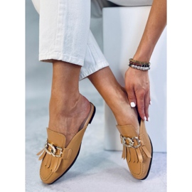 Chaussons mocassins avec une chaine camel T501 Camel brun 1