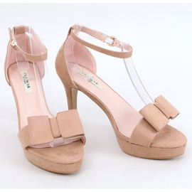 Sandales sur la plateforme beige 9R32 1