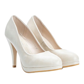 Escarpins beiges en éco-cuir sur la plateforme Liana 1