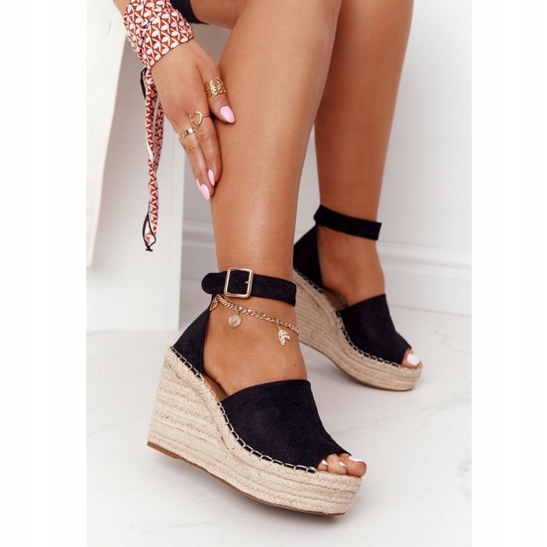 MSMG Sandales compensées noires Makenna avec tresses le noir 1