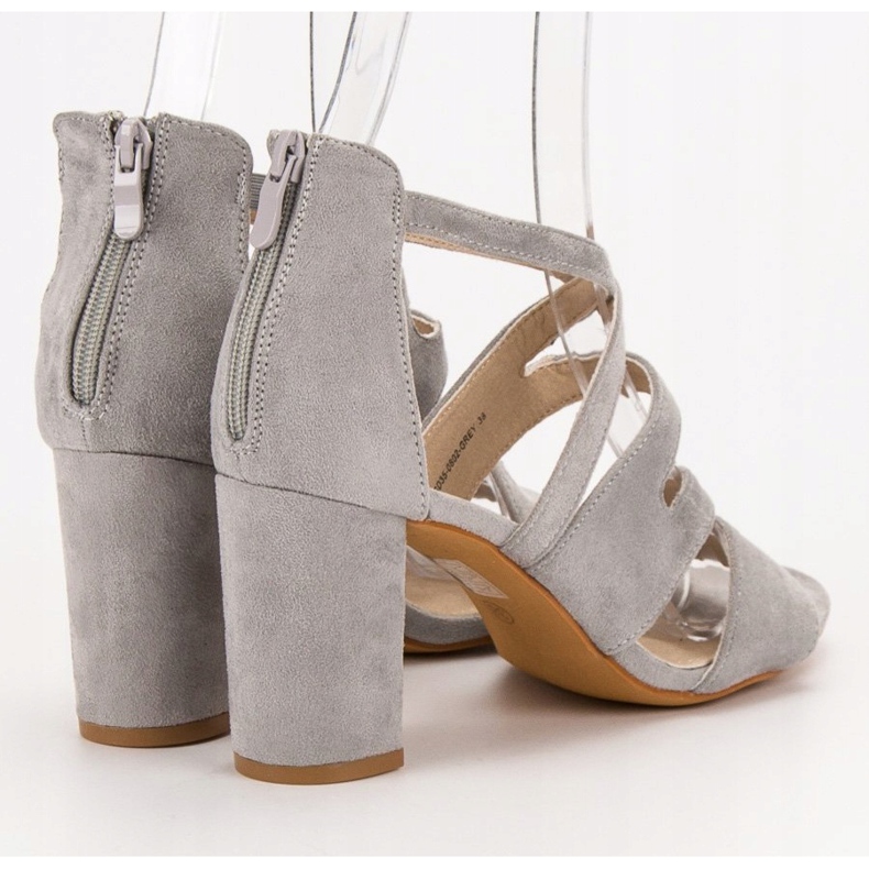 Evento Sandales en daim sur un bar gris 2