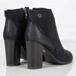 Goodin Bottes sur un poteau le noir 1