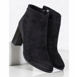 Goodin Bottes sur un poteau le noir 2