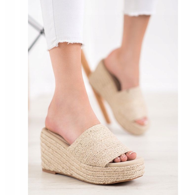 Kylie Pantoufles compensées à la mode brun 1