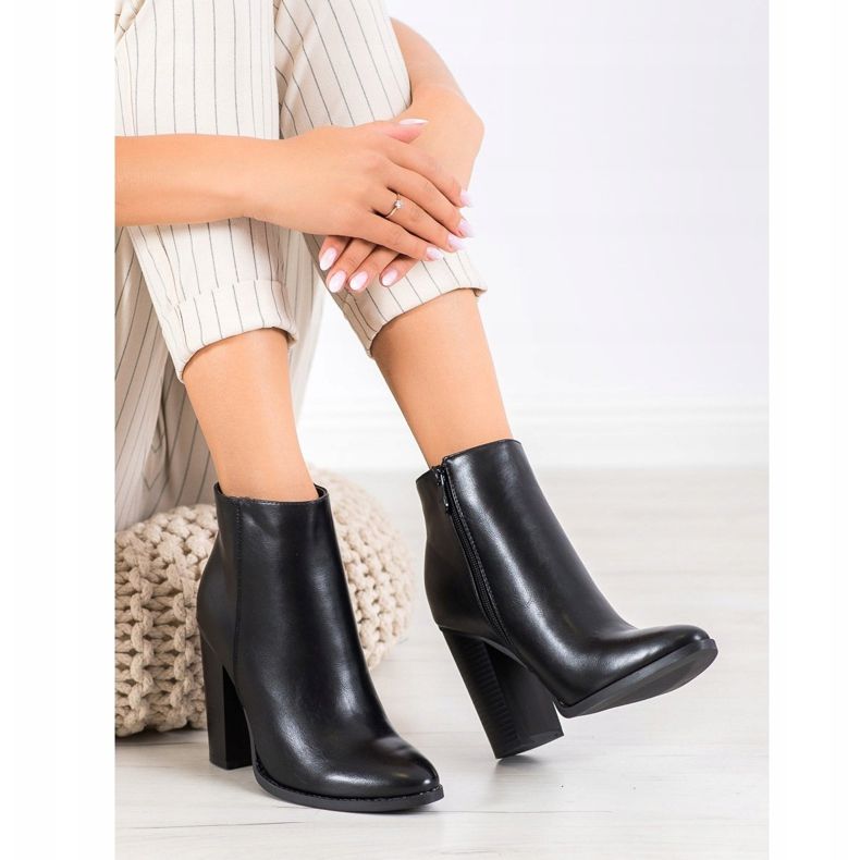 Seastar Bottes classiques sur un poteau noir 2