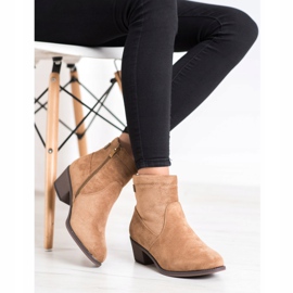 Camo Bottes décontractées sur un poteau beige 1 Camo Bottes décontractées sur un poteau beige 1