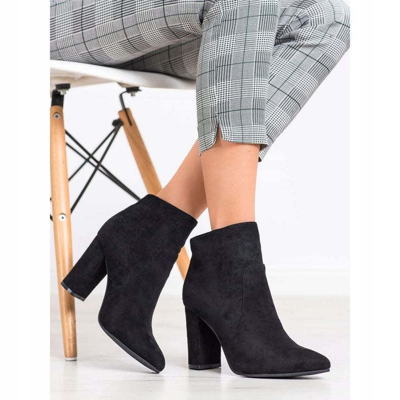 SHELOVET Bottes noires asymétriques le noir 2 SHELOVET Bottes noires asymétriques le noir 2