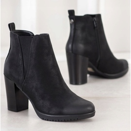 Bottes sur un bar Sergio Leone noir 2