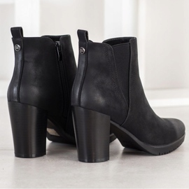 Bottes sur un bar Sergio Leone noir 1