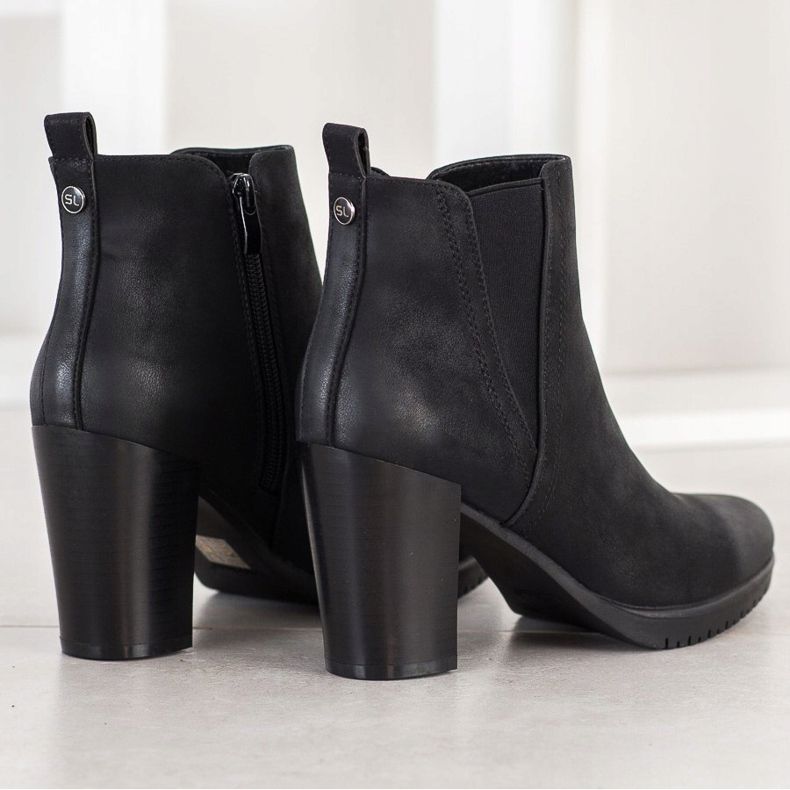 Bottes sur un bar Sergio Leone noir 1