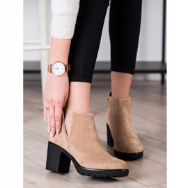 Bella Paris Bottines Beiges Avec Une Coupe 1