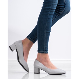Goodin Pompes sur un pilier bas gris 2