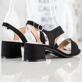 Kylie Sandales noires sur barre basse 1