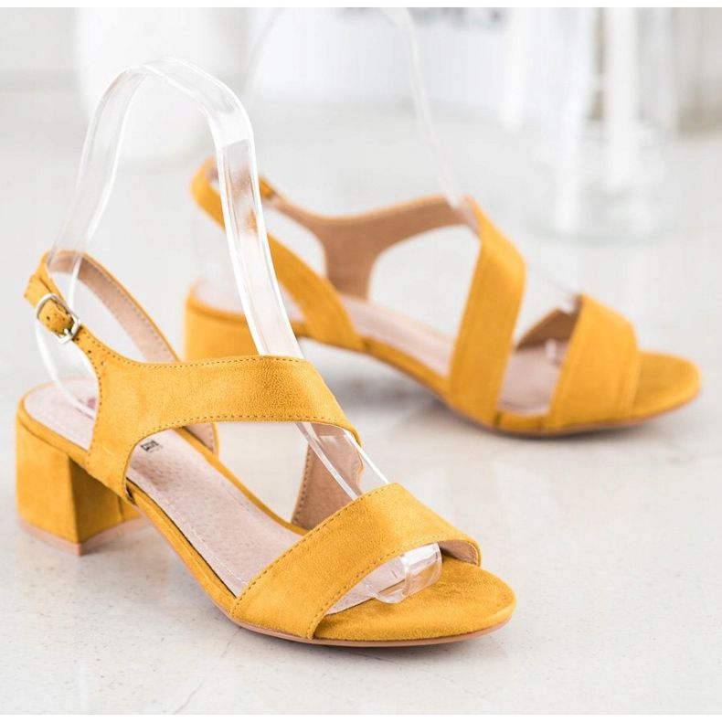 Kylie Sandales jaunes sur barre basse 2