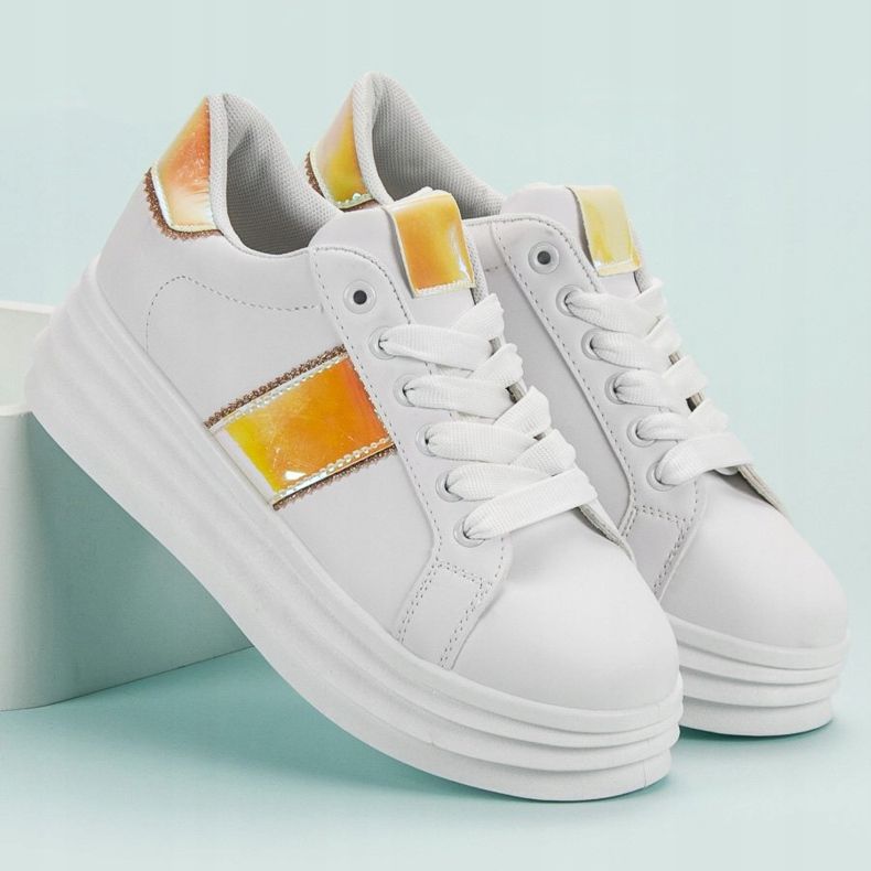 SHELOVET Chaussures blanches sur la plate-forme 1 SHELOVET Chaussures blanches sur la plate-forme 1