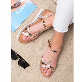 Small Swan Sandales Avec Effet Holo doré 1