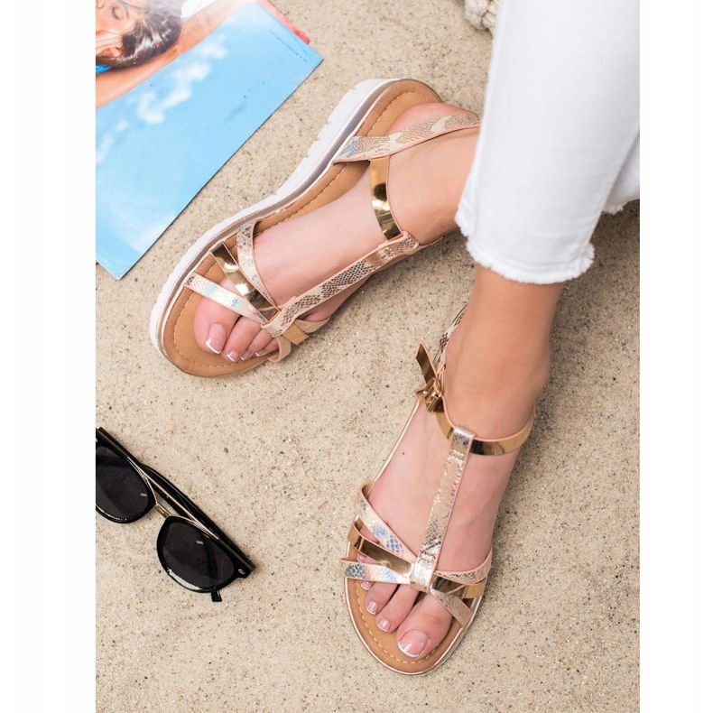 Small Swan Sandales Avec Effet Holo doré 1