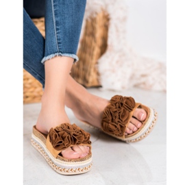 Small Swan Pantoufles En Daim Avec Ornements brun 3